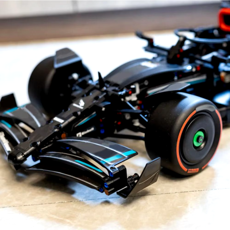 Pneus Mercedes F1 W14