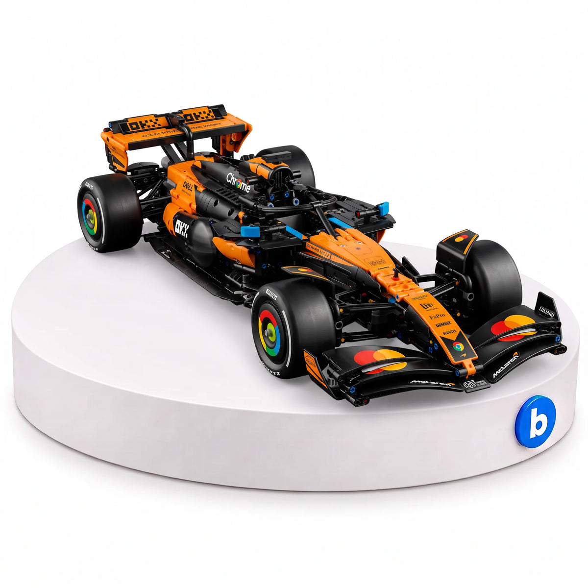 Fórmula 1 McLaren MCL39 em blocos de montar BlocoBox, com 1675 peças, na base branca com o selo da BlocoBox